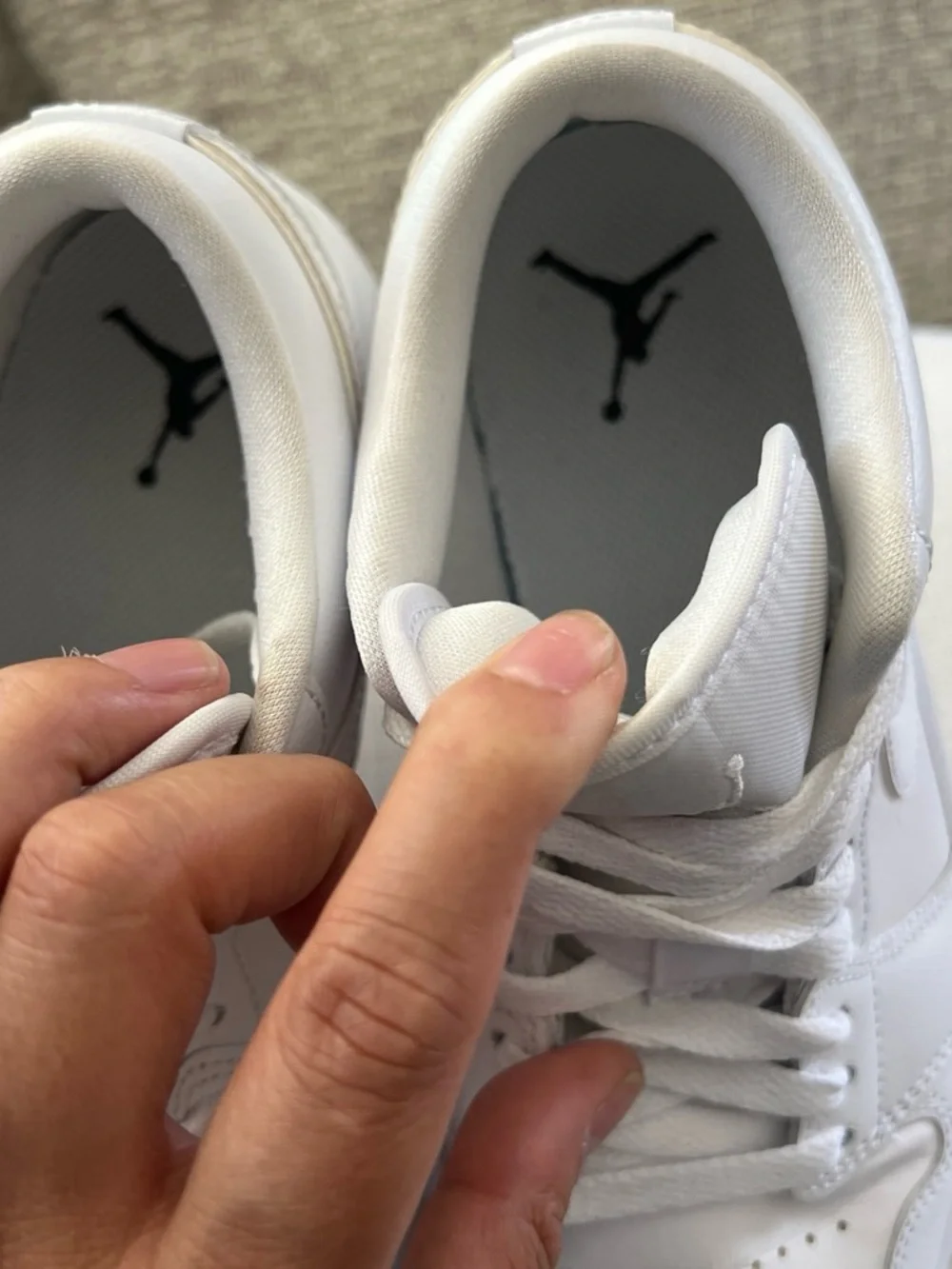 Jordan Men’s White Low-Top Sneakers zise 7.5